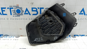 Решетка переднего бампера правая Audi A3 22-24 черная с серебром, царапины