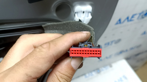 Двері в зборі задня права Volvo XC60 18-26 Keyless, тонування, срібло 711, хром молдинг, подряпини на накладках, подряпини на молдингу, сколи