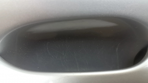 Дверь в сборе передняя левая Volvo XC60 18-26 Keyless, серебро 711, хром молдинг, царапины, царапины на молдинге, царапины на накладках, сколы, песок, тычки