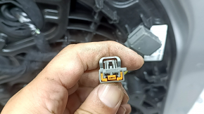 Дверь в сборе передняя левая Volvo XC60 18-26 Keyless, серебро 711, хром молдинг, царапины, царапины на молдинге, царапины на накладках, сколы, песок, тычки