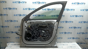 Двері в зборі передня права Volvo XC60 18-26 Keyless, срібло 711, подряпини на молдингу і накладці, подряпини, тичка на ручці
