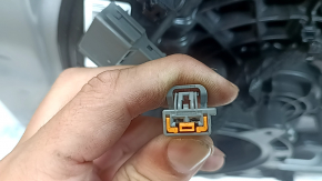 Двері в зборі передня права Volvo XC60 18-26 Keyless, срібло 711, подряпини на молдингу і накладці, подряпини, тичка на ручці