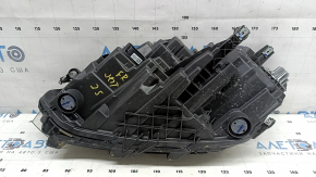 Фара передняя правая VW Jetta 25-26 в сборе LED, без range control