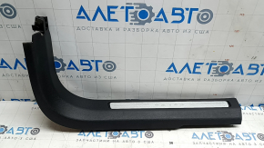 Накладка порога передняя правая Volvo XC60 18-26 черная с хром вставкой, царапины, царапины на хроме