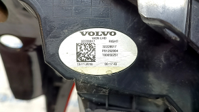 Фонарь внешний крыло правый Volvo XC60 18-26 царапина