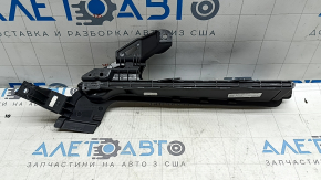 Направляющая шторки багажника левая Volvo XC60 18-26 черная, царапины