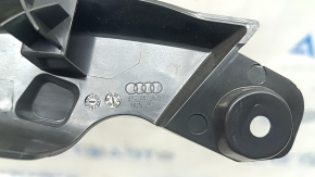 Заглушка двери треугольник внутренняя передняя правая Audi A3 22-26 черная, сломано крепление