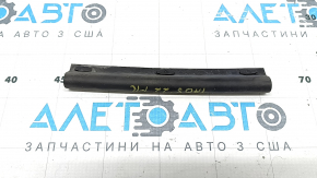 Ущільнювач капота правий VW Taos 22-25
