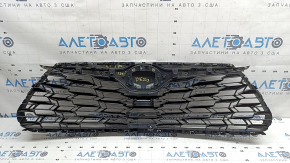 Решетка радиатора grill Toyota Highlander 20-26 без камеры с эмблемой hybrid, хром, потерта эмблема