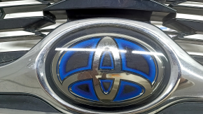 Решетка радиатора grill Toyota Highlander 20-26 без камеры с эмблемой hybrid, хром, потерта эмблема