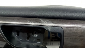 Обшивка дверей картка передня права Toyota Highlander 20-22 шкіра чорна, Limited, Platinum, вставка чорна, підлокітник шкіра чорна, накладка під дерево, прим'ята, побілів пластик, подряпини