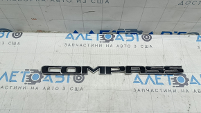 Емблема напис COMPASS двері передньої правої Jeep Compass 17-26 погнутий, подряпини