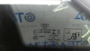 Форточка глухое стекло задняя левая Audi A3 22-26 царапины на молдинге