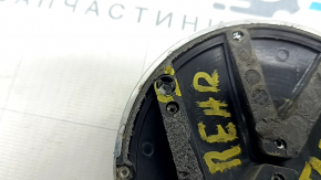 Эмблема VW Taos 22-24 сломаны направляющие