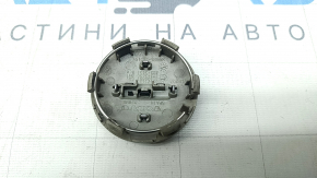 Центральный колпачок на диск Volvo XC60 18-26 65/58мм серебро, скол