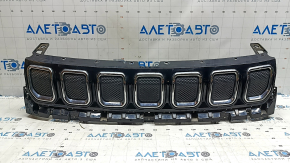 Решітка радіатора grill Jeep Compass 22-26 у зборі 3 частини, глухі хром вставки, пісок, подряпини