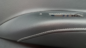 Обшивка двери карточка задняя правая Nissan Murano 25-26 Platinum, черная, накладка коричневая кожа с белой строчкой, подлокотник черная кожа с белой строчкой, вставка черная структура,  с подсветкой, со шторкой, царапина