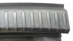 Накладка проема багажника VW Taos 22-25 черная, царапины
