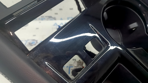 Накладка центральной консоли подстаканник Nissan Murano 25-26 Platinum, SL, темно-серая, под беспроводную зарядку, с подсветкой, царапины