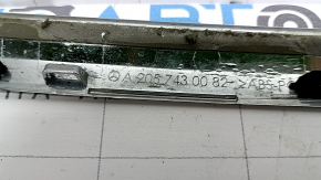 Молдинг крышки багажника Mercedes C-class W205 16-21 хром, скол хрома, царапины