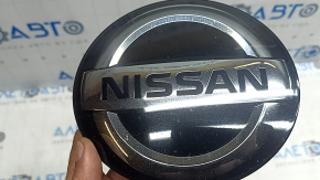 Эмблема решетки радиатора grill Nissan Kicks 21-23, песок