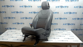Водійське сидіння Nissan Kicks 18-25 BOSE, airbag, механічне, з підігрівом, шкіра сіра з чорним, сіра та червона строчка, подряпини, тріщини на шкірі, потерто, прим'ято, під чищення