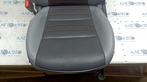 Водійське сидіння Nissan Kicks 18-25 BOSE, airbag, механічне, з підігрівом, шкіра сіра з чорним, сіра та червона строчка, подряпини, тріщини на шкірі, потерто, прим'ято, під чищення