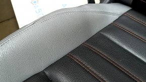 Водійське сидіння Nissan Kicks 18-25 BOSE, airbag, механічне, з підігрівом, шкіра сіра з чорним, сіра та червона строчка, подряпини, тріщини на шкірі, потерто, прим'ято, під чищення