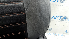 Водійське сидіння Nissan Kicks 18-25 BOSE, airbag, механічне, з підігрівом, шкіра сіра з чорним, сіра та червона строчка, подряпини, тріщини на шкірі, потерто, прим'ято, під чищення