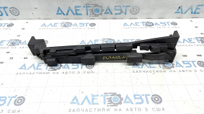 Ущільнювач радіатора VW Taos лівий 22-26