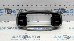 Накладка передней панели с дефлекторами воздуховода Kia Sorento 19-20 царапина