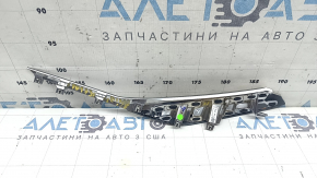 Накладка центральной консоли боковая левая BMW 3 G20 19-26 бежевая с хром, царапины