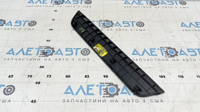 Накладка порога задня права зовнішня Kia Sorento 16-20 чорна, подряпини