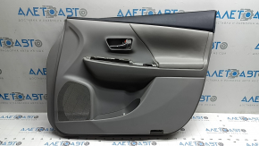 Обшивка двери карточка передняя правая Toyota Prius V 15-16 серая, подлокотник кожа серая, с ручкой, царапины, тычка