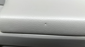 Обшивка двери карточка передняя правая Toyota Prius V 15-16 серая, подлокотник кожа серая, с ручкой, царапины, тычка