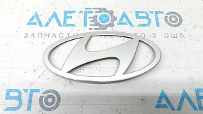 Емблема логотип дверей багажника Hyundai Santa Fe 24-26 сіра