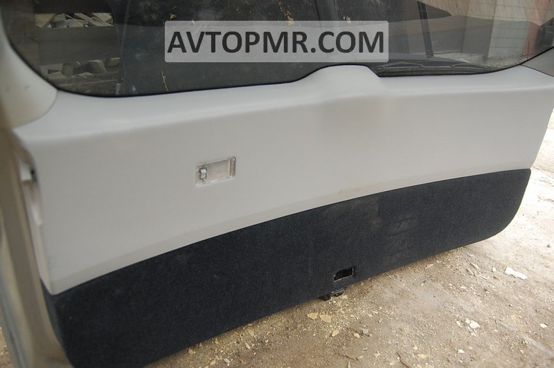 Обшивка двери багажника пластик верх Lexus RX300 RX330 RX350 RX400h 04-09 серая