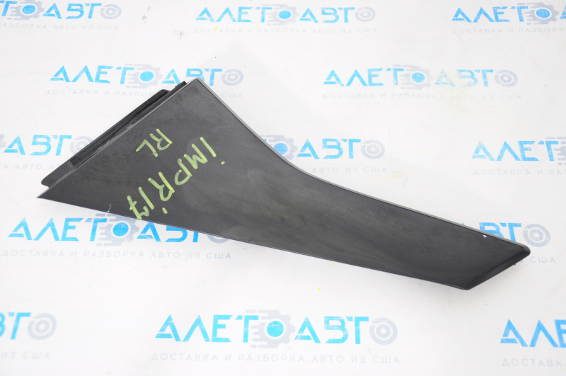 Накладка спойлера двери багажника левая Subaru Impreza 5d 17-23