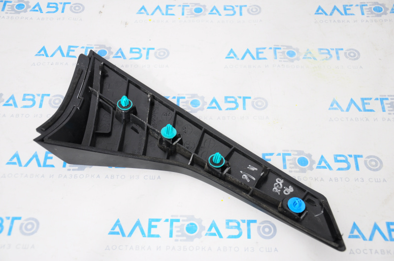 Накладка спойлера двери багажника левая Subaru Impreza 5d 17-23