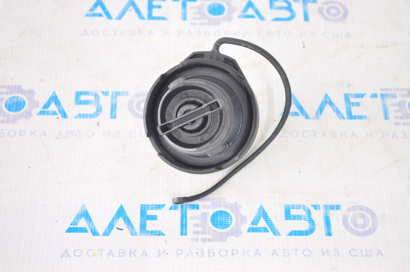 Крышка заливной горловины бензобака VW CC 08-17