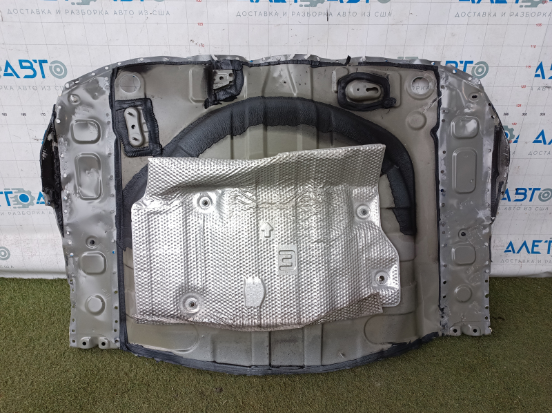 Корыто багажника Toyota Prius 50 16-22 FWD высверлено, замято