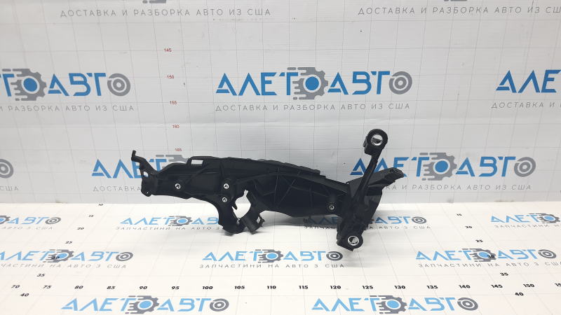 Крепление переднего бампера под фарой внешнее левое Audi A4 B8 13-16 рест
