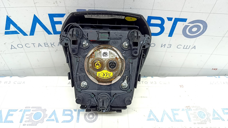 Общий вид подушки безопасности на Ford Fusion 2017-2020, оригинальная деталь с логотипом Ford.