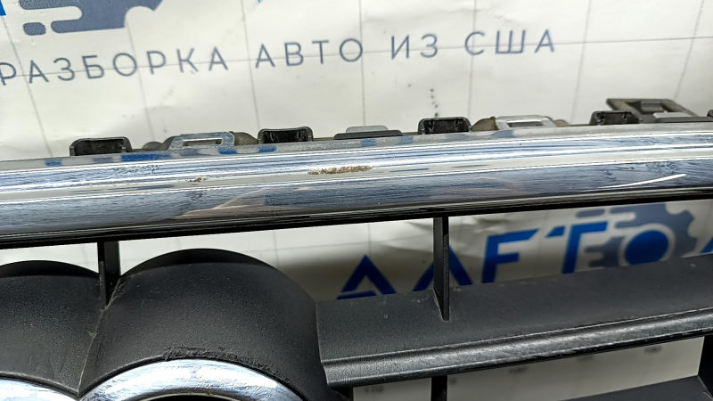 Решетка радиатора в сборе Audi A4 B8 13-16 рест мат, с эмблемами, песок, царапины, не заводские отверстия