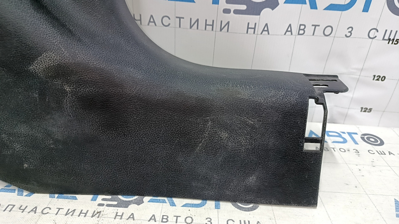 Накладка передней стойки нижняя правая Ford Mustang mk6 15-23 черная, затерта, царапины