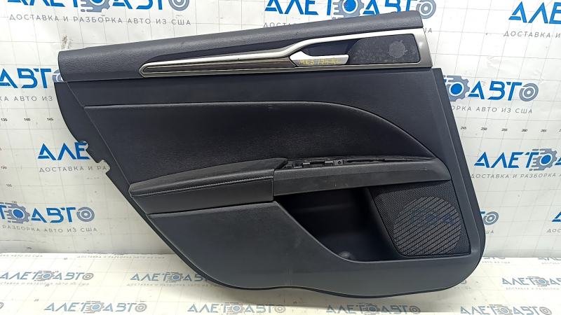 Дверь задняя левая Ford Fusion 2013-2020 с черной кожаной обшивкой, имеет следы эксплуатации.