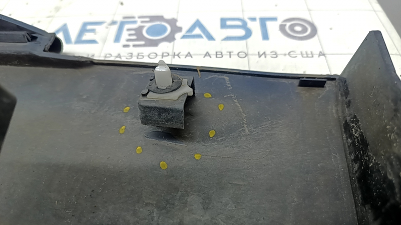 Деталь с вмятинами и царапинами, накладка порога синего цвета для Ford Fusion.