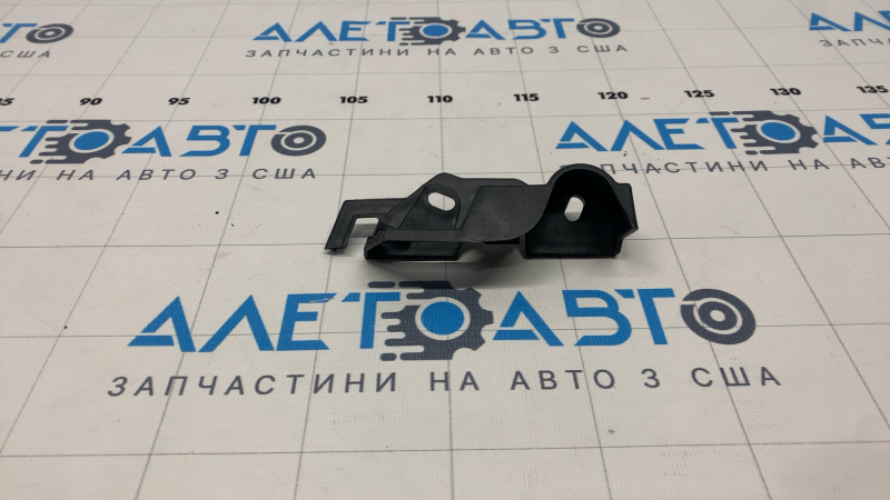 Крепление переднего бампера на крыле левое Audi A4 B8 13-16 рест