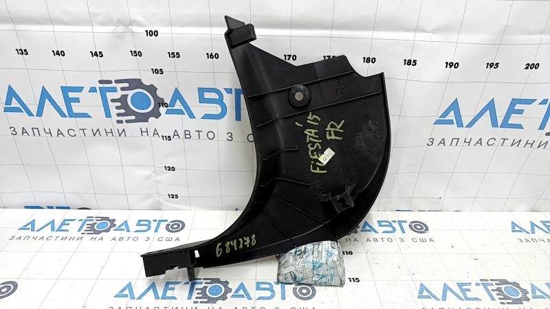 Накладка передней стойки нижняя правая Ford Fiesta 11-19 черная, царапины