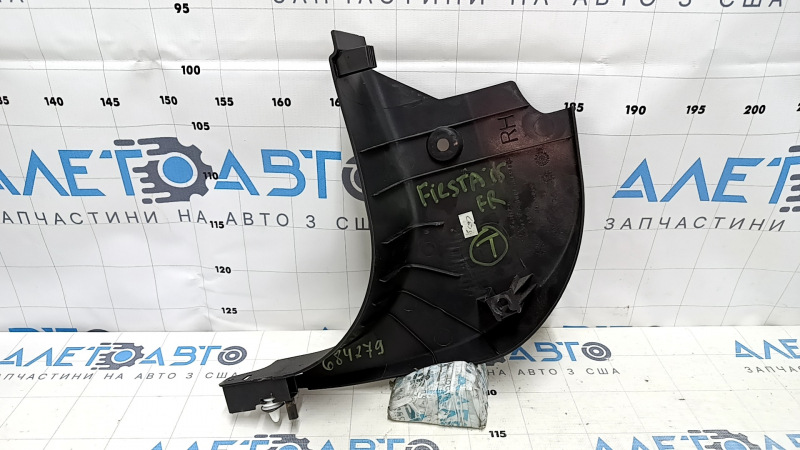 Накладка передней стойки нижняя правая Ford Fiesta 11-19 черная, царапины